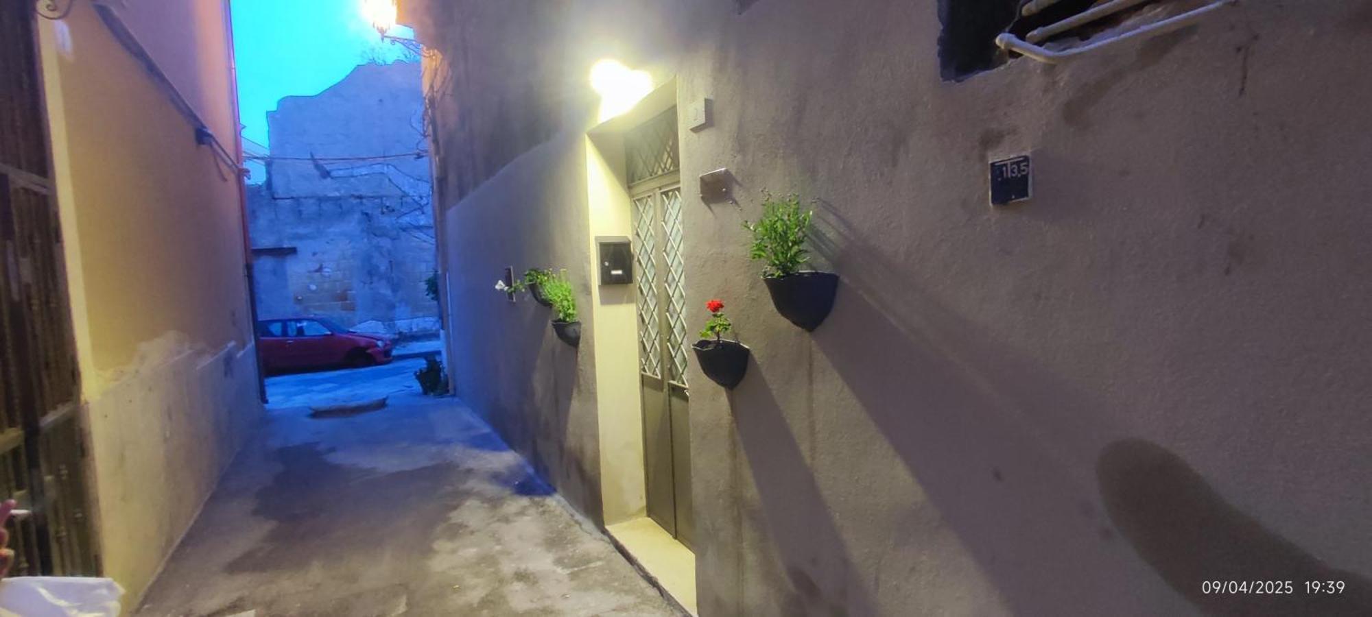 Demasiantval House *